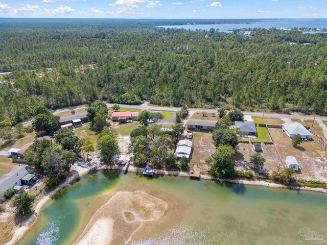 7984 Twin Lake Dr, Milton, FL 32583