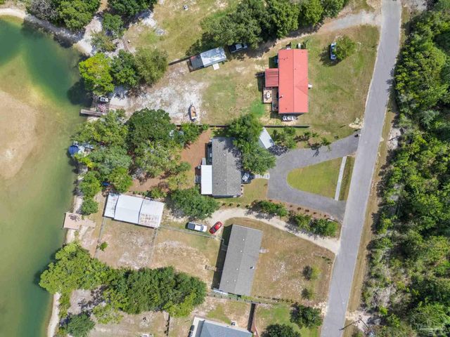 7984 Twin Lake Dr, Milton, FL 32583