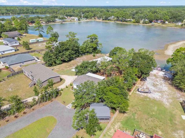 7984 Twin Lake Dr, Milton, FL 32583