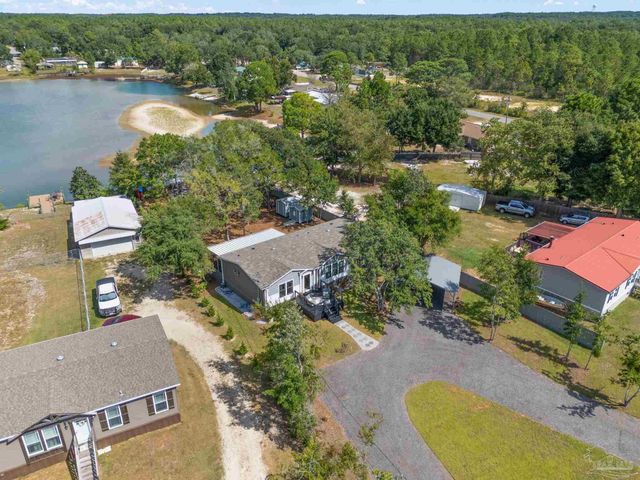 7984 Twin Lake Dr, Milton, FL 32583