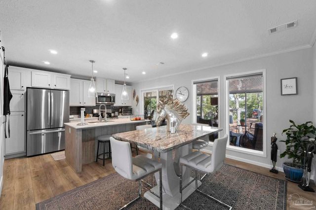 7984 Twin Lake Dr, Milton, FL 32583