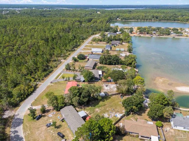 7984 Twin Lake Dr, Milton, FL 32583