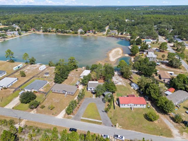 7984 Twin Lake Dr, Milton, FL 32583