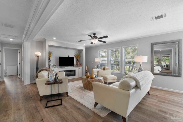 7984 Twin Lake Dr, Milton, FL 32583