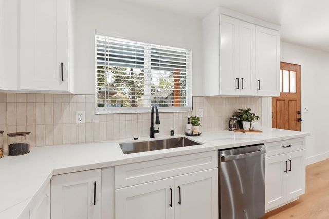 3765 Y St, Sacramento, CA 95817