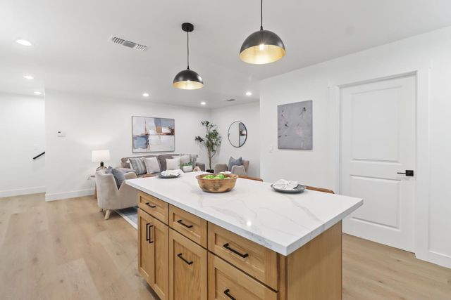 3765 Y St, Sacramento, CA 95817