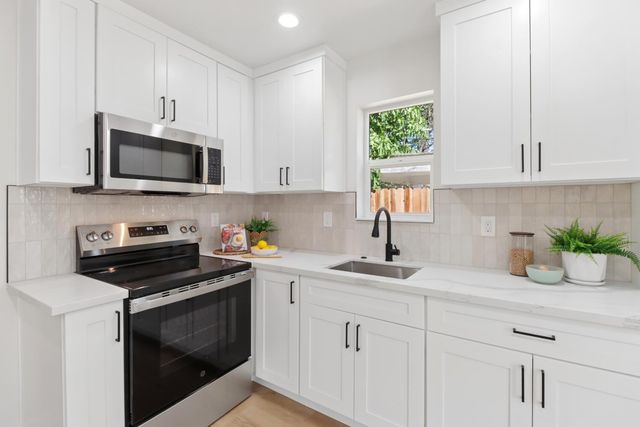 3765 Y St, Sacramento, CA 95817