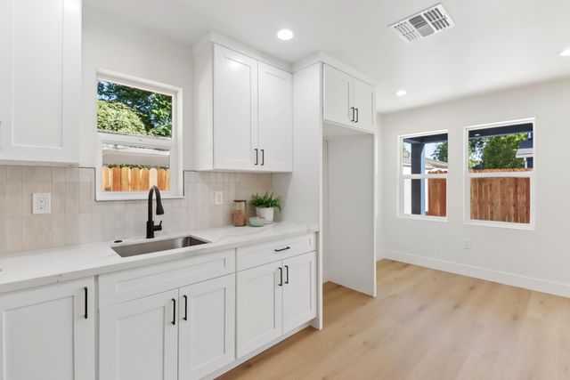 3765 Y St, Sacramento, CA 95817