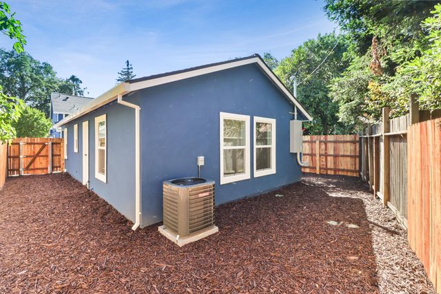 3765 Y St, Sacramento, CA 95817