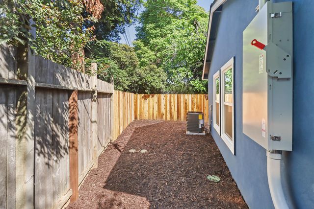 3765 Y St, Sacramento, CA 95817