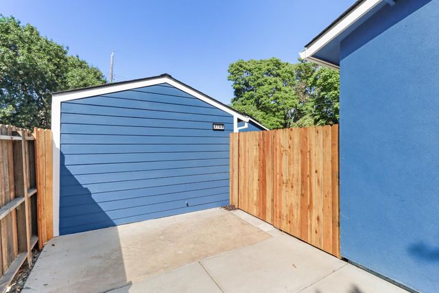 3765 Y St, Sacramento, CA 95817