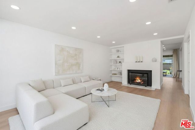 14348 Collins Street, Sherman Oaks, CA 91401