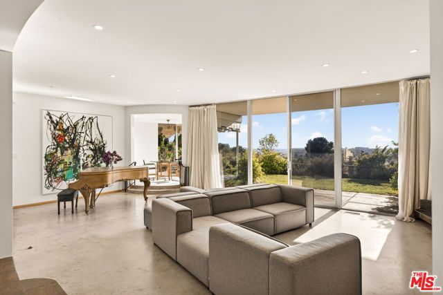5337 Shenandoah Avenue, Los Angeles, CA 90056