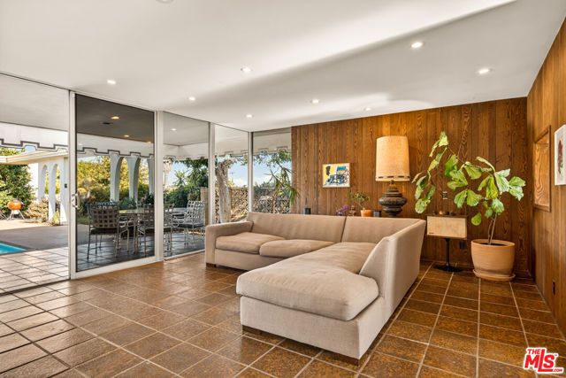 5337 Shenandoah Avenue, Los Angeles, CA 90056