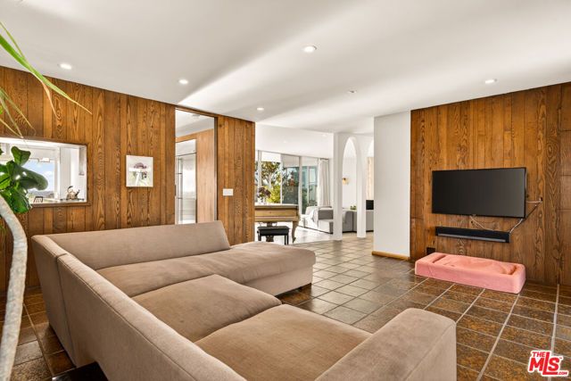 5337 Shenandoah Avenue, Los Angeles, CA 90056
