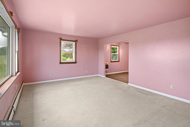 557 MEDIA RD, Oxford, PA 19363