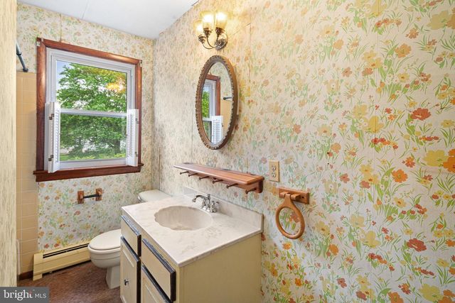 557 MEDIA RD, Oxford, PA 19363