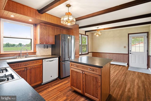 557 MEDIA RD, Oxford, PA 19363