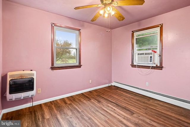 557 MEDIA RD, Oxford, PA 19363