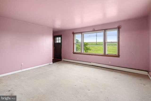 557 MEDIA RD, Oxford, PA 19363