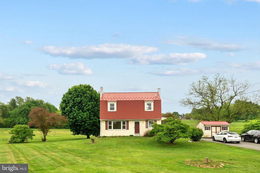 557 MEDIA RD, Oxford, PA 19363