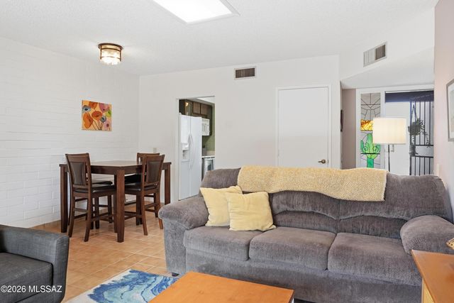 1176 S Alpine Circle, Green Valley, AZ 85614