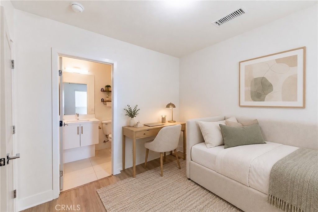 10736 Bloomfield Street, Toluca Lake, CA 91603 — photo 3