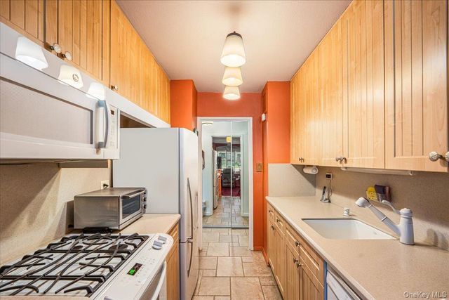 18-15 215 STREET 1G, Bayside, NY 11360