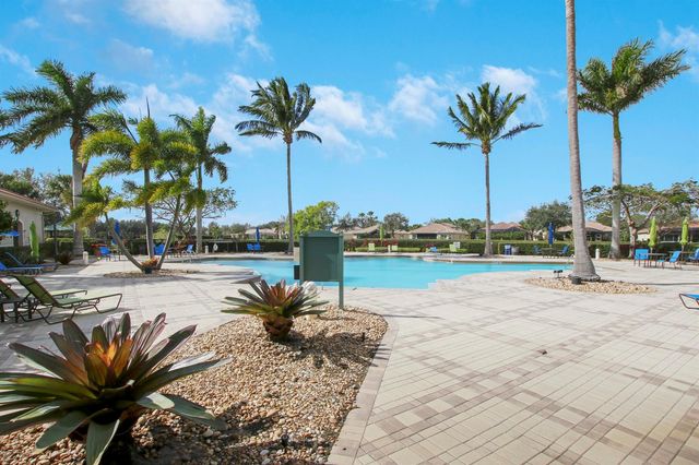 9015 Sand Shot Way, Port St. Lucie, FL 34986