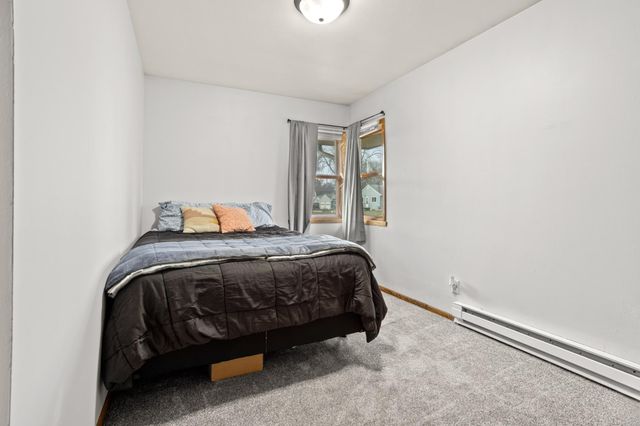 1305 12th Avenue N, Moorhead, MN 56560