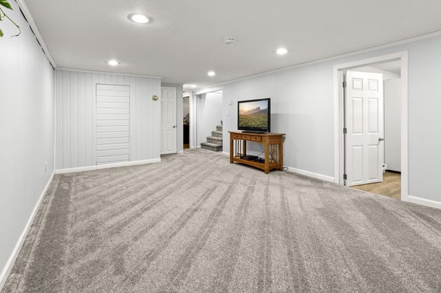 1305 12th Avenue N, Moorhead, MN 56560