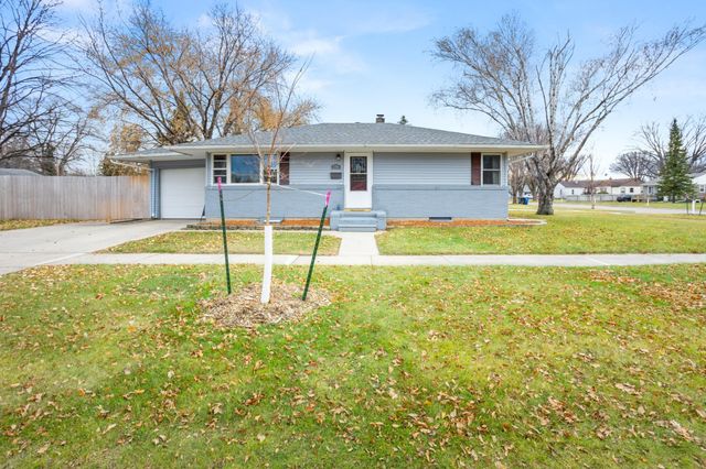 1305 12th Avenue N, Moorhead, MN 56560