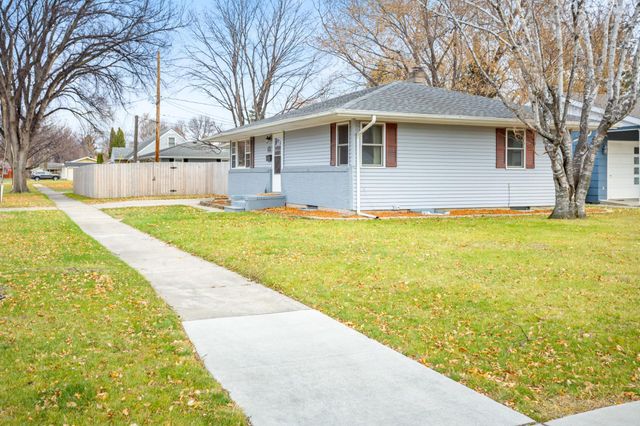 1305 12th Avenue N, Moorhead, MN 56560