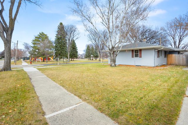 1305 12th Avenue N, Moorhead, MN 56560