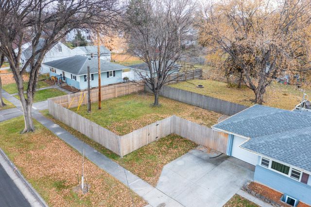 1305 12th Avenue N, Moorhead, MN 56560