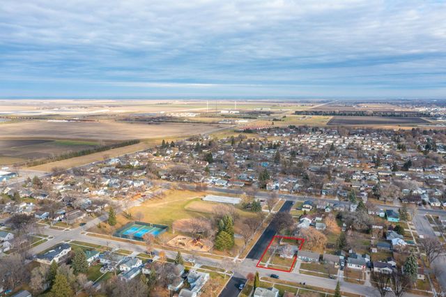 1305 12th Avenue N, Moorhead, MN 56560