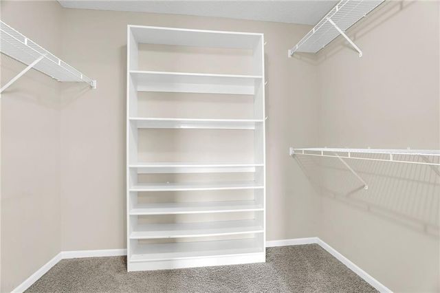 9015 N Essex Drive, Kansas City, MO 64156