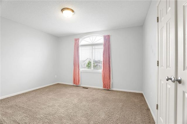 9015 N Essex Drive, Kansas City, MO 64156