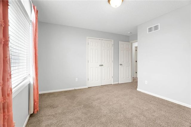 9015 N Essex Drive, Kansas City, MO 64156