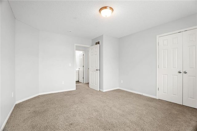 9015 N Essex Drive, Kansas City, MO 64156