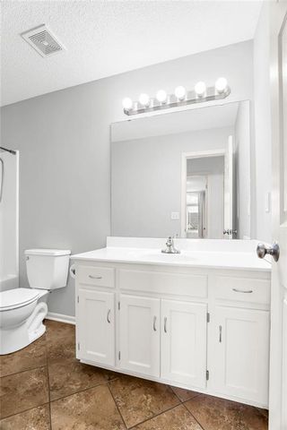 9015 N Essex Drive, Kansas City, MO 64156