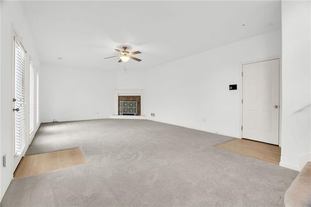 9015 N Essex Drive, Kansas City, MO 64156