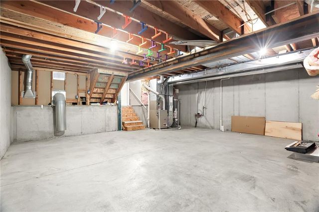 9015 N Essex Drive, Kansas City, MO 64156