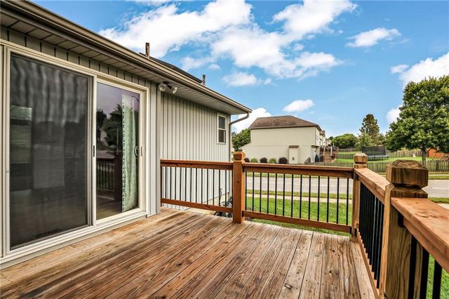 9015 N Essex Drive, Kansas City, MO 64156