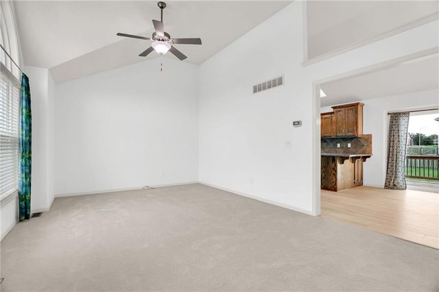 9015 N Essex Drive, Kansas City, MO 64156