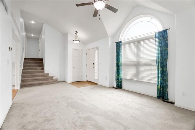 9015 N Essex Drive, Kansas City, MO 64156