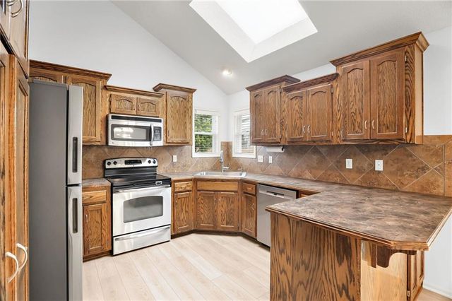 9015 N Essex Drive, Kansas City, MO 64156