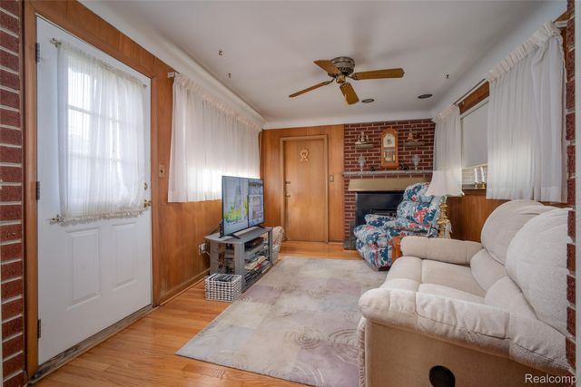 3458 Norwood Drive, Trenton, MI 48183