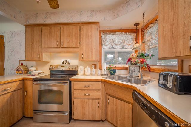 3458 Norwood Drive, Trenton, MI 48183