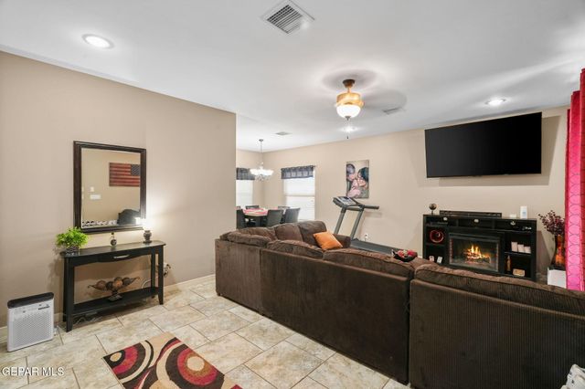 1091 Chris Forbes Circle, Socorro, TX 79927